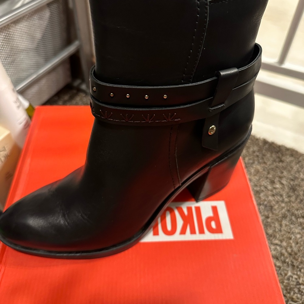 Pikolinos Black Leather Ankle Boots